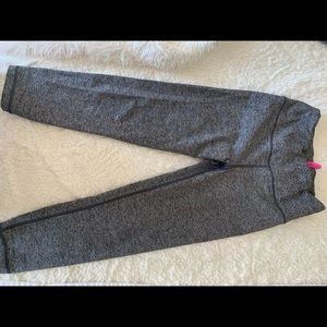 Victoria’s Secret Gray Cropped Workout Legging
